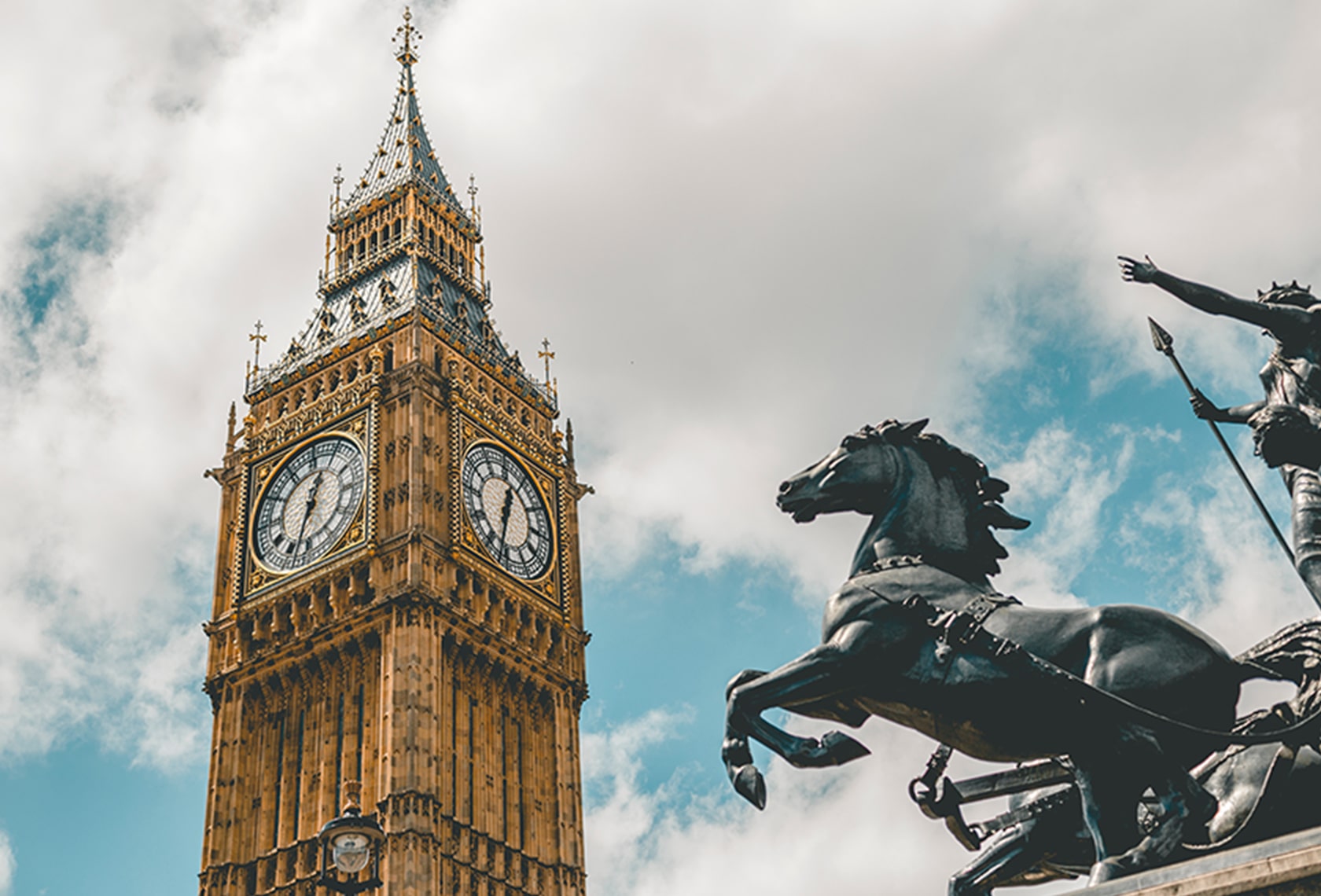 英国のEU離脱問題について分かりやすく解説した記事中のイメージ画像です。有名なロンドンの時計塔が写っています。